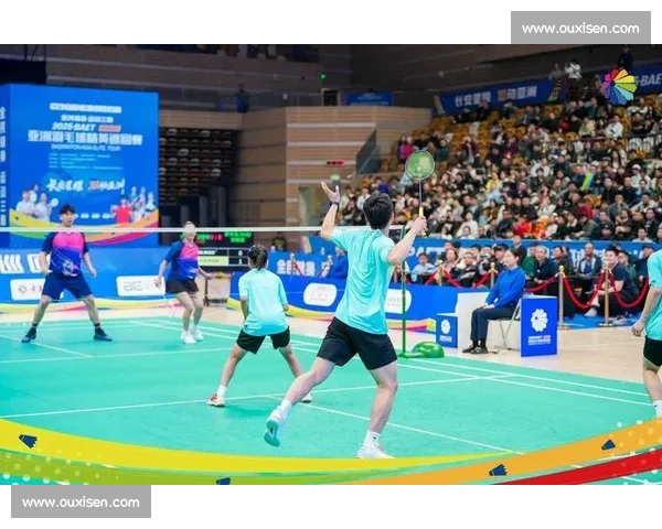 羽毛球赛场风云再起 精英选手争锋对决展现实力与激情